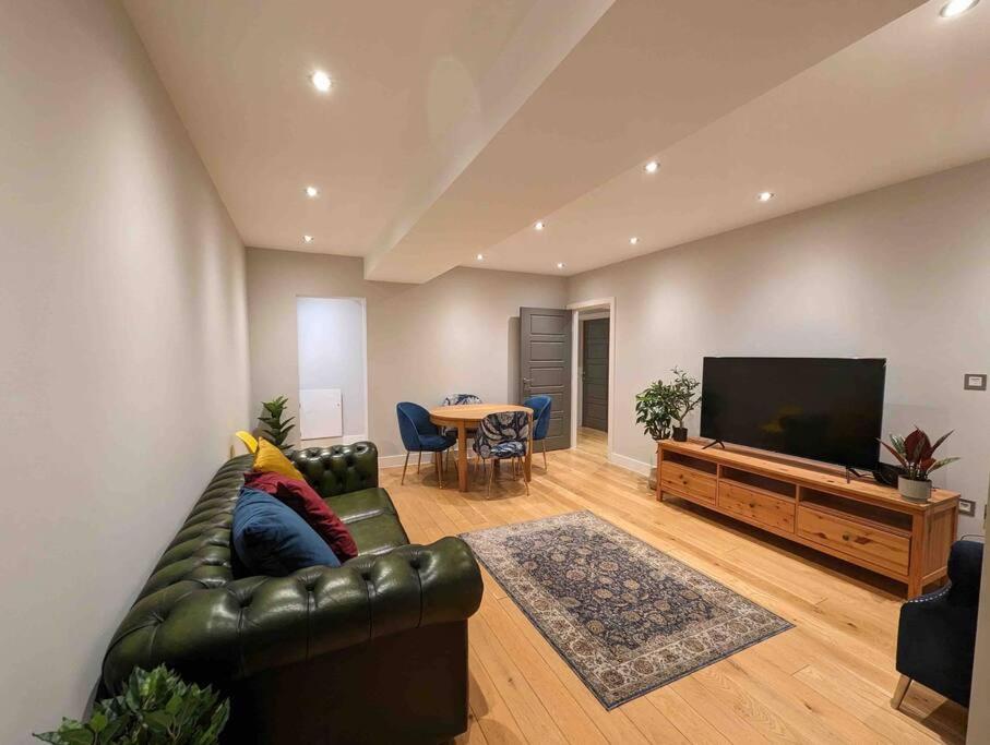 Elegant Flat